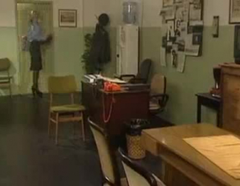 مثير شقراء الشرطي جولي يجعل مكتب اللعنة.